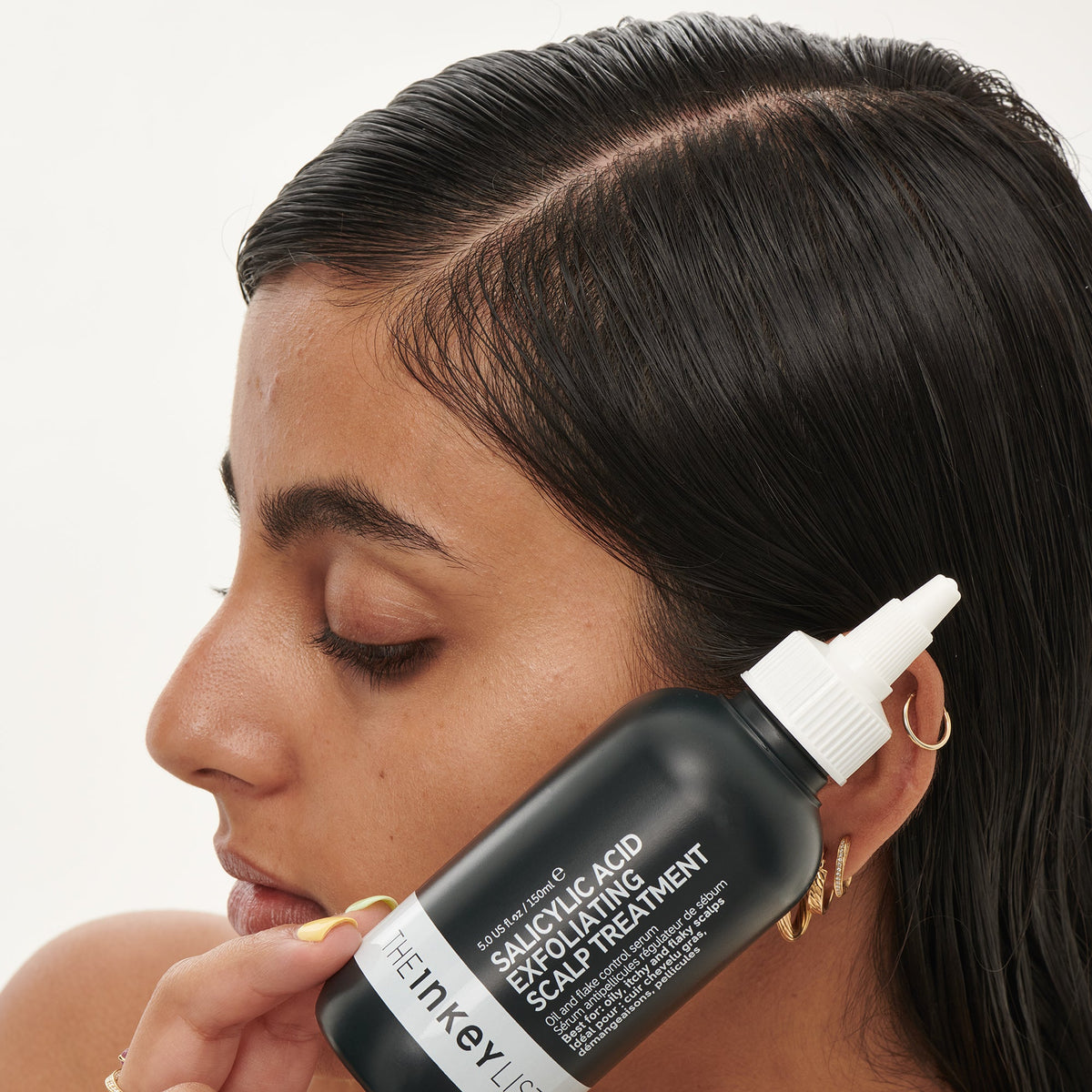 clean-and-healthy-scalp-duo-m0 SallyHAIR_ModelLifestyle_2e55b949-fa6c-43b1-8dc6-497be78c74bb.jpg